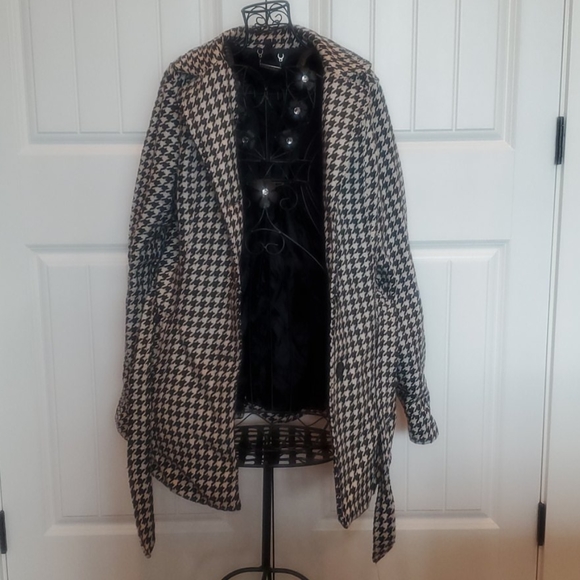Houndstooth pattern pea coat